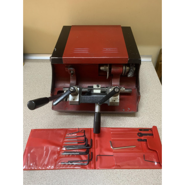 Maszyna do kluczy nacinanych mieszkaniowych